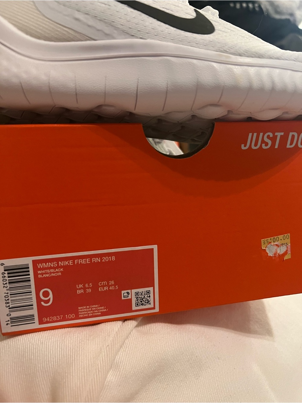 NEW IN BOX Women’s Nike Free RN Sneakers - Picture 2 of 6